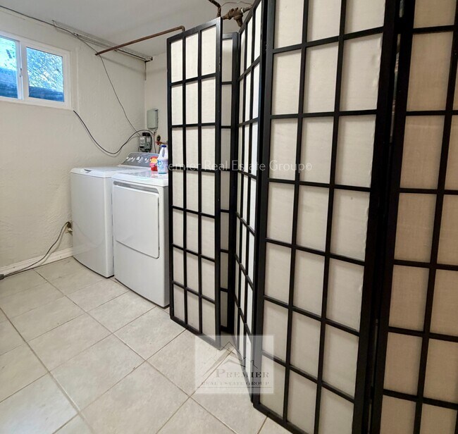 Building Photo - 1122 Pike Dr