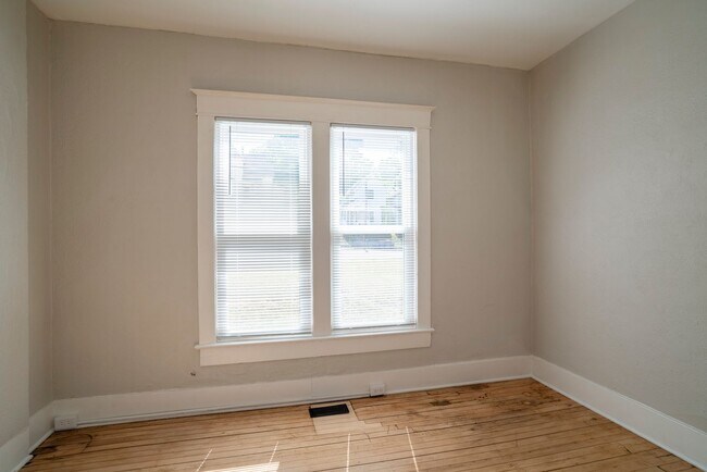 Building Photo - 258 Quimby St NE