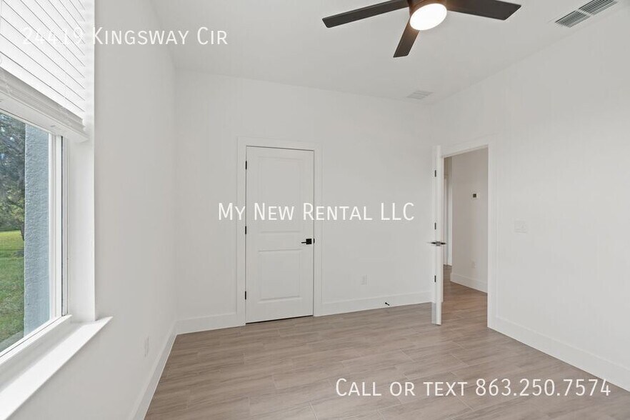 Building Photo - 24419 SW Kingsway Cir