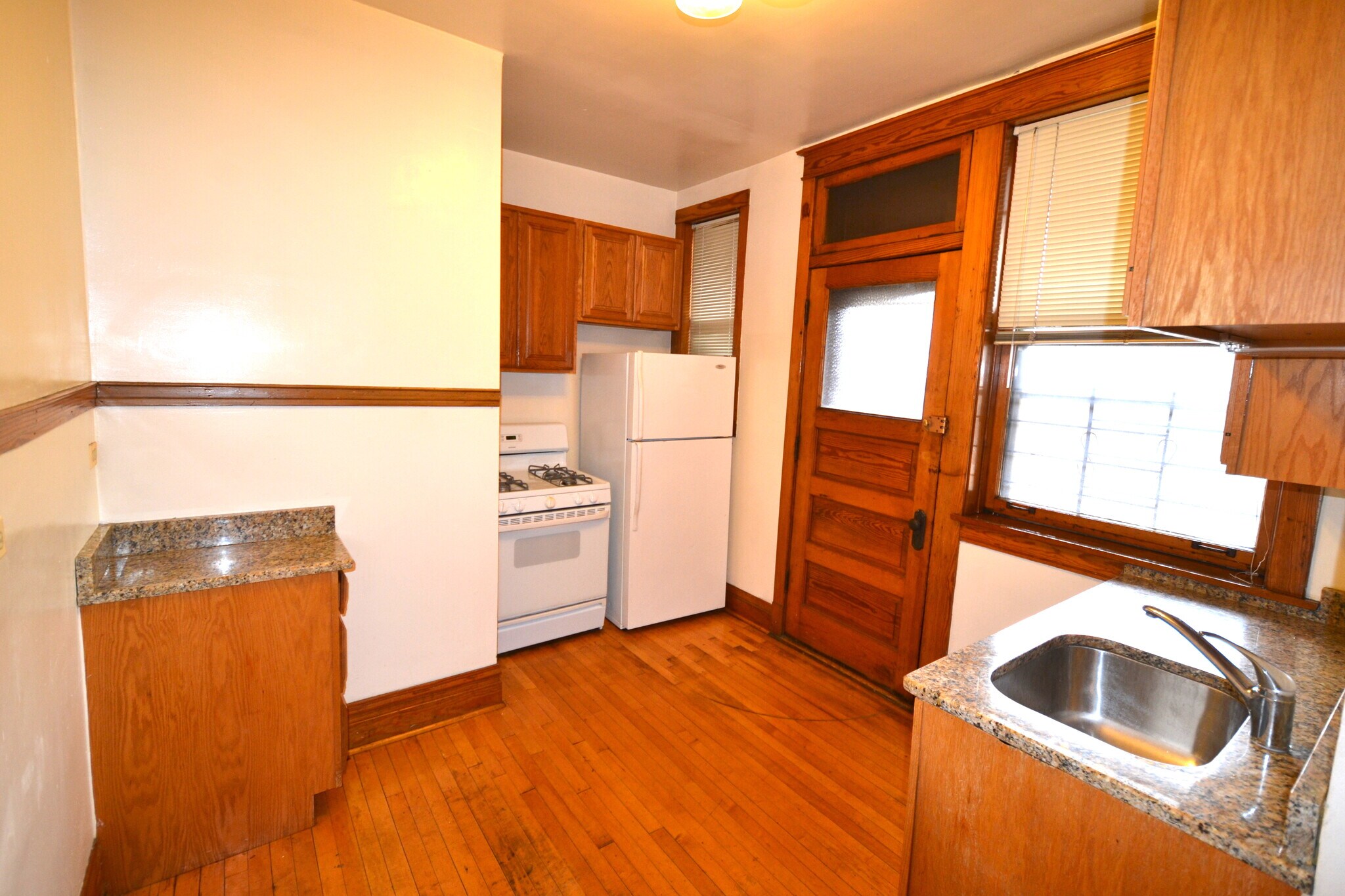 Building Photo - 3767 N Lakewood Ave