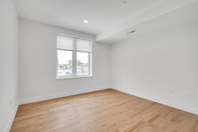 Building Photo - 50 Hichborn St