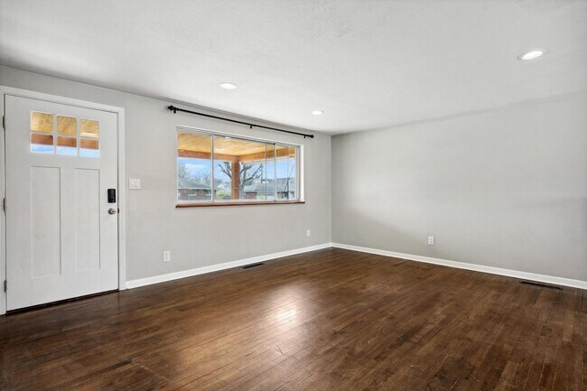 Building Photo - 3 Bedroom Ranch Home