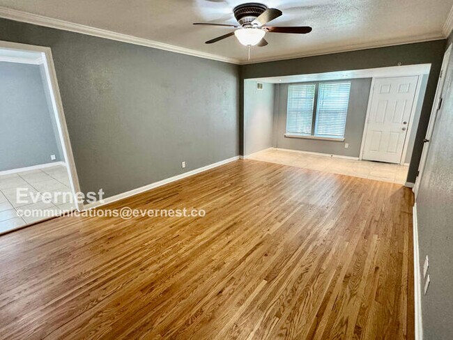 Building Photo - Lovely 3-Bedroom Home with Modern Amenitie...