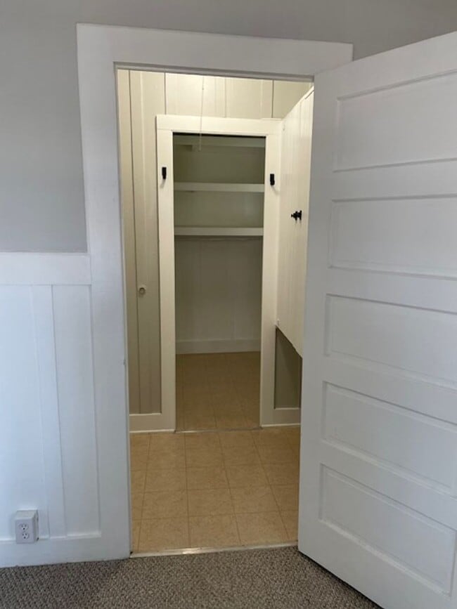 Building Photo - 2 bedroom 1 bath Brea $3200