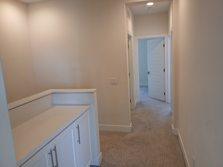 Building Photo - 135 W Live Oak Ave