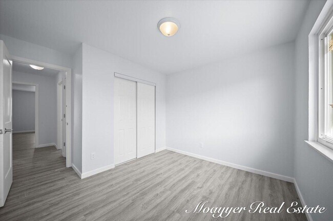 Building Photo - 1041 Abbey Ct