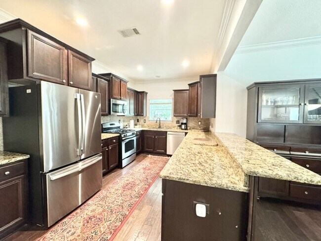 Building Photo - 104 Golf Villa Dr