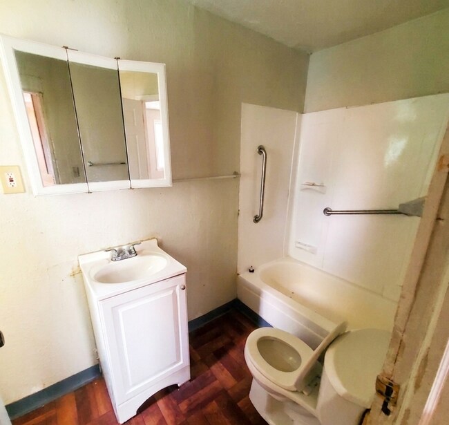 Building Photo - 3017 Nursery Ave