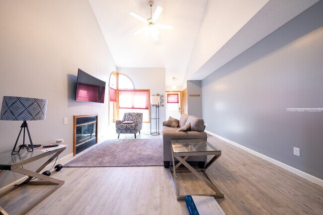 Building Photo - 1039 Fillmore Cir NE