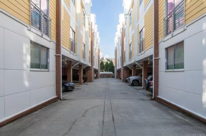 Building Photo - 2074 Euclid Ave