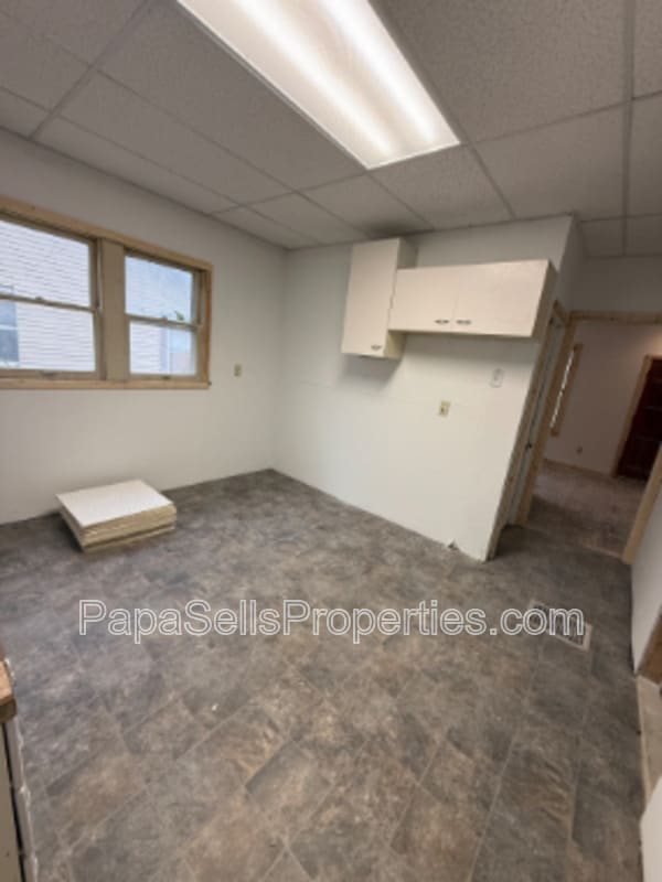 Building Photo - 327 E Stuart Ave