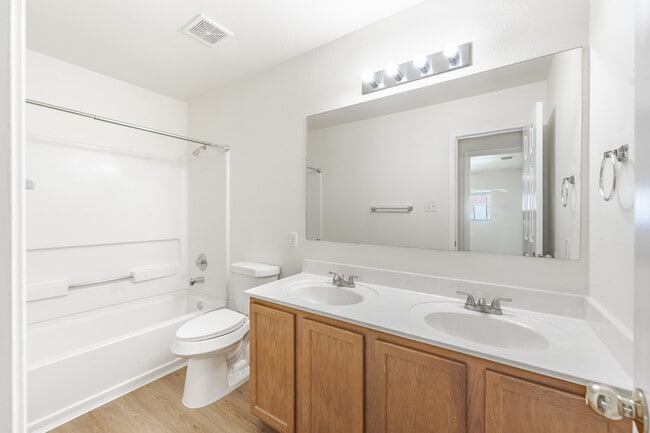 Building Photo - 3926 Privet Pl