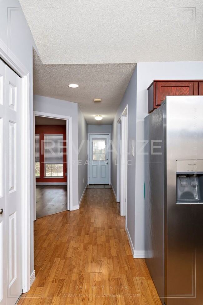Building Photo - **Application Pending** Beautiful 3 Bed/2 ...