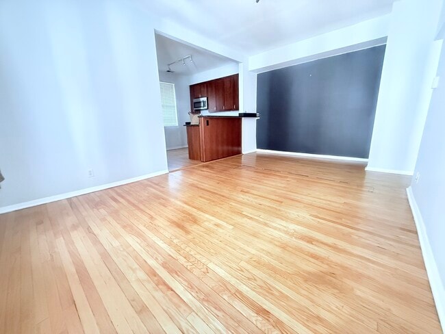 Building Photo - 1509 E 65th St