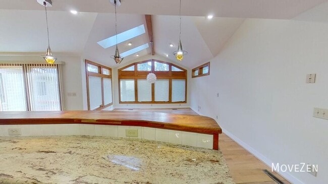 Building Photo - 2323 Ridgefield Dr