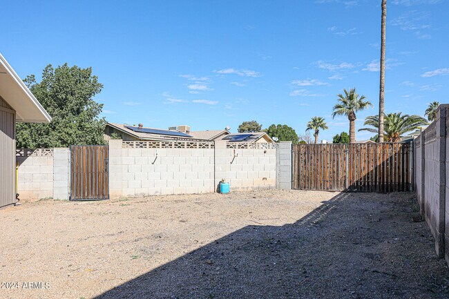 Building Photo - 3332 W Crocus Dr