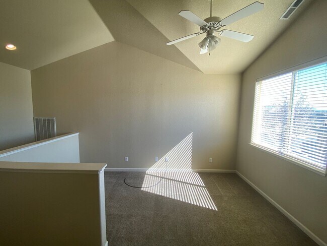 Building Photo - Sparks - Gated Community - 2 Bed 2.5 Bath - $200 OFF FIRST MONTHS RENT SPECIAL!