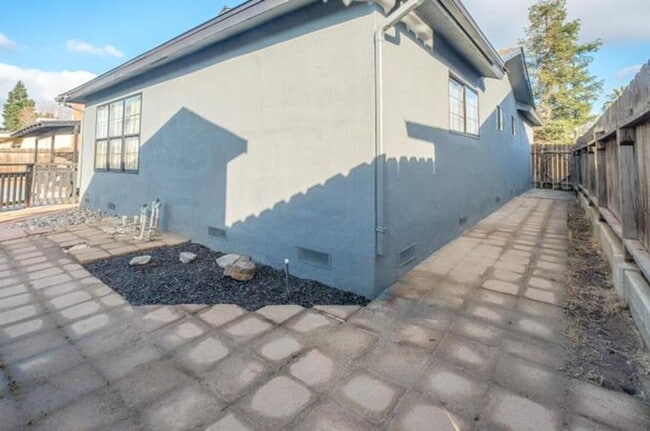 Building Photo - Clovis Oasis Stunning 4-Bed Home with Pool!