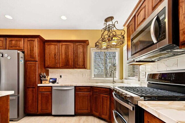 Building Photo - 2295 W Apgar Creek Dr