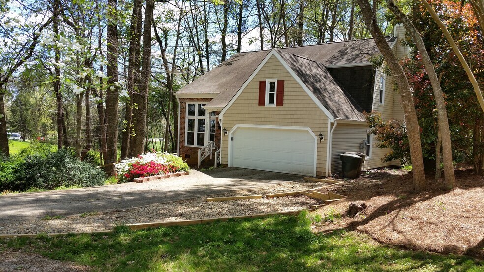 Building Photo - 4619 Country Woods Ln