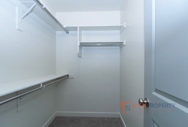 Building Photo - 1057 W 400 S