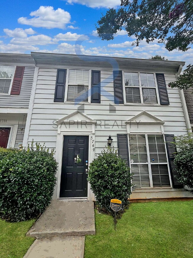 Primary Photo - Move in before October 15th and get $100 O...