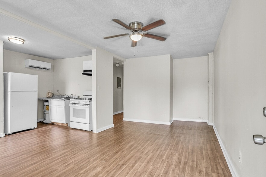 Building Photo - 1013 Carroll St