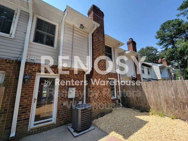 Building Photo - 914 Wildwood Square Ct