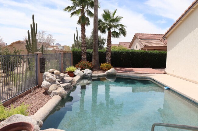 Building Photo - 4943 W Rosebay Dr
