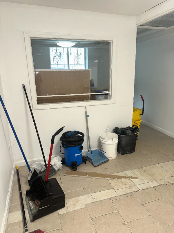 Building Photo - 1549 Selwyn Ave
