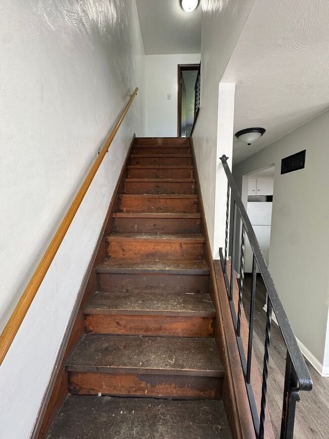 Building Photo - 2-Bedroom 1-Bathroom townhouse in McKeesport!