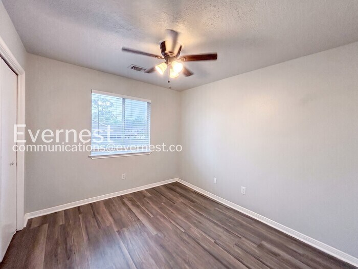 Building Photo - 7842 Royan Dr