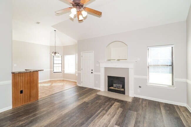 Building Photo - 300 Garden Springs Dr