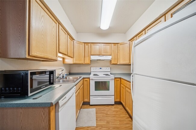 Building Photo - 424 E Dogwood Ave