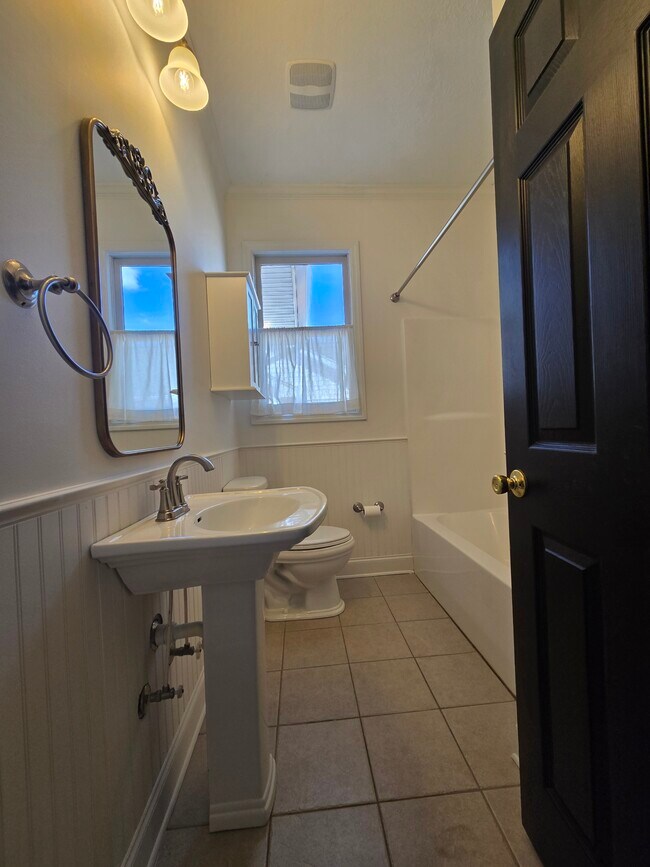 Building Photo - 1432 Heard Ave