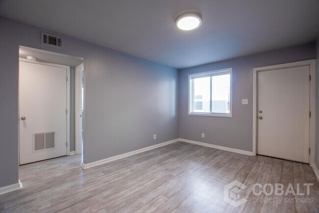 Building Photo - 271 Glen Iris Dr NE