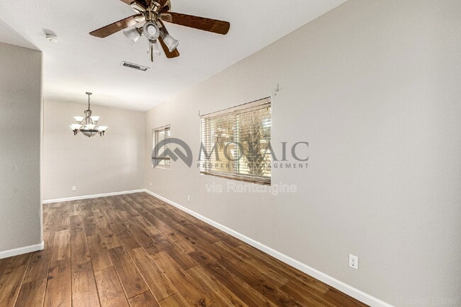 Building Photo - 2024 N Sunset Dr