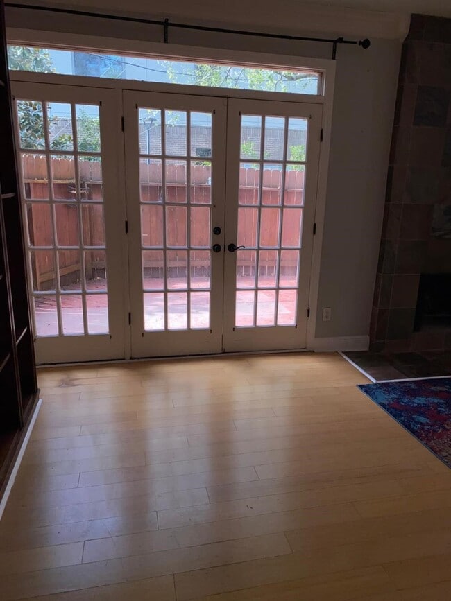 Building Photo - 2100 Tanglewilde St