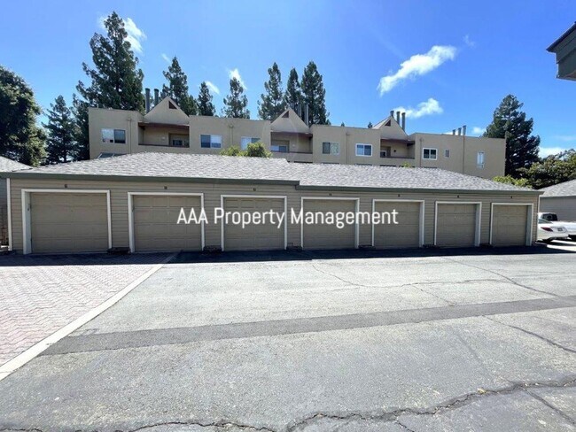 Building Photo - 2530 Oak Rd