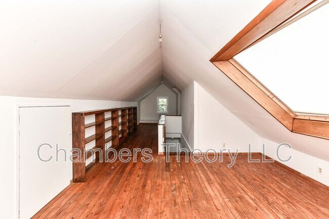 Building Photo - 419 S Barton St