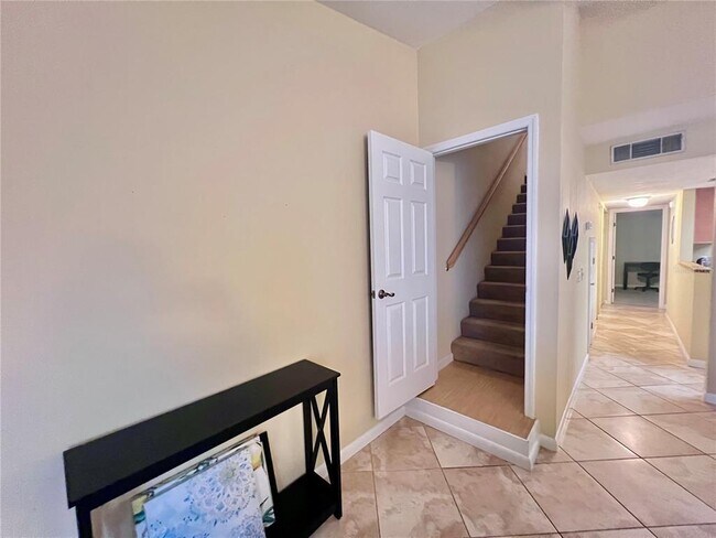Building Photo - 2508 SW 35th Pl