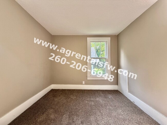 Building Photo - 3 Bedroom House