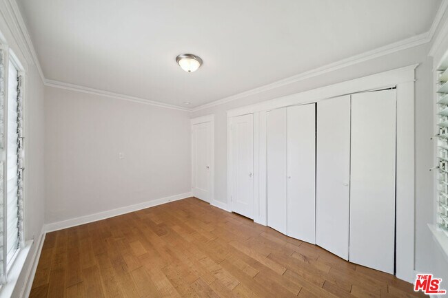 Building Photo - 1239 Havenhurst Dr
