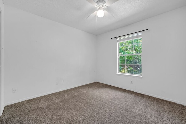 Building Photo - 3532 Spring Hill Ave