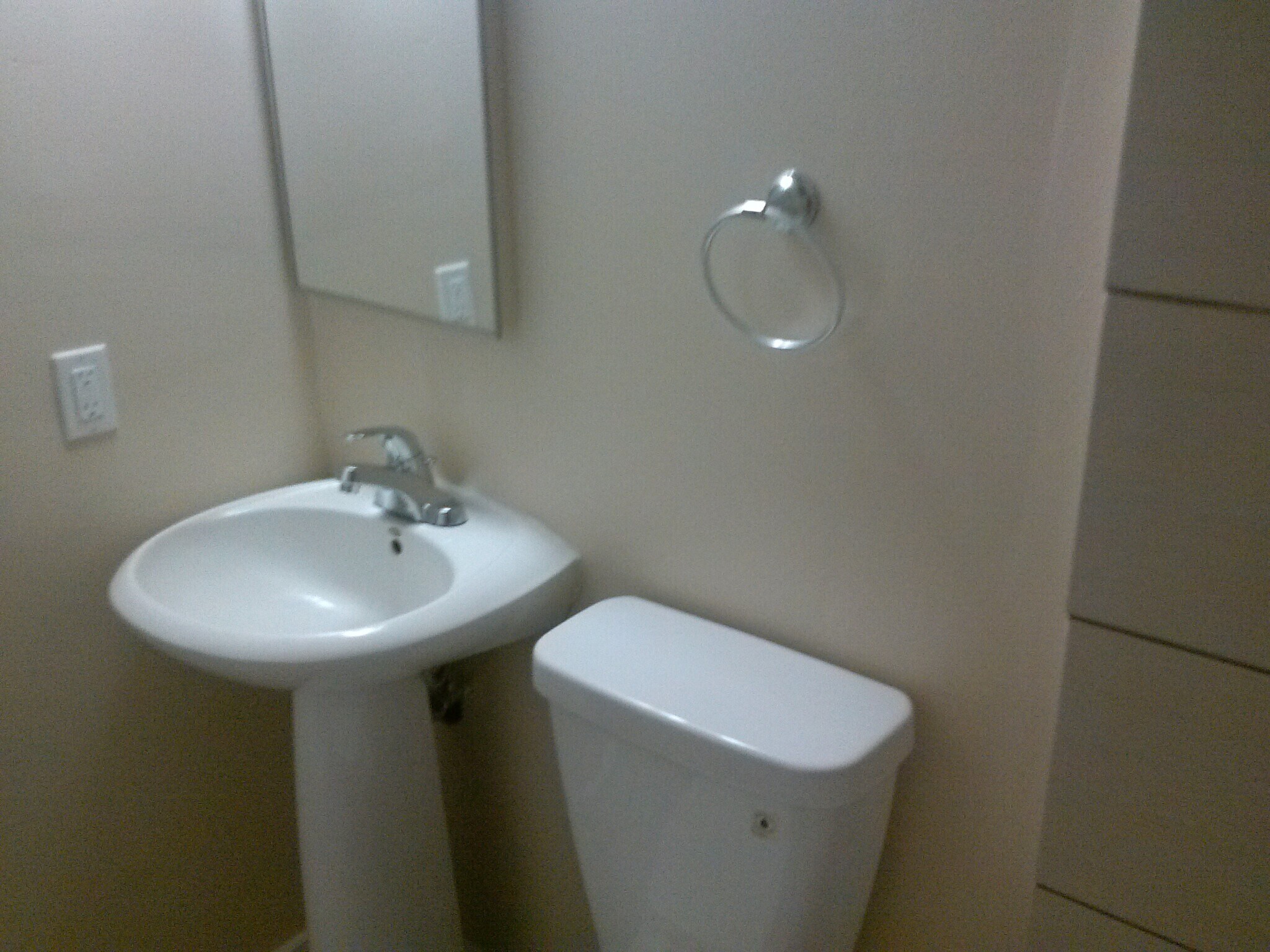 Lower level bathroom - 1160 Clinton St
