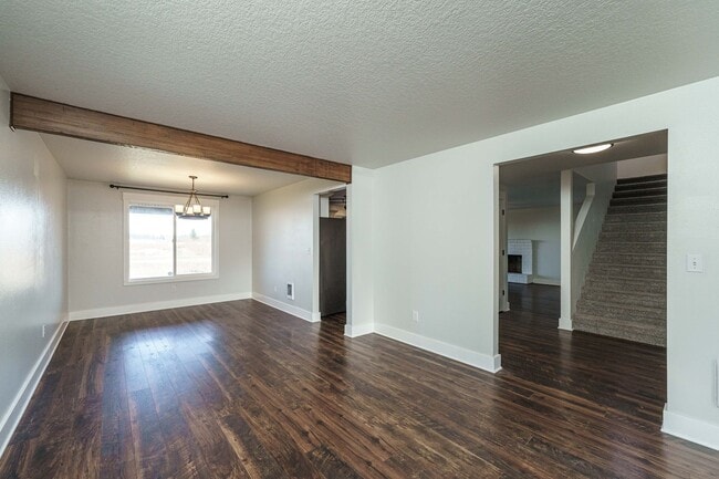 Building Photo - 4 Bedroom 2.5 Bathroom With Large Fenced B...