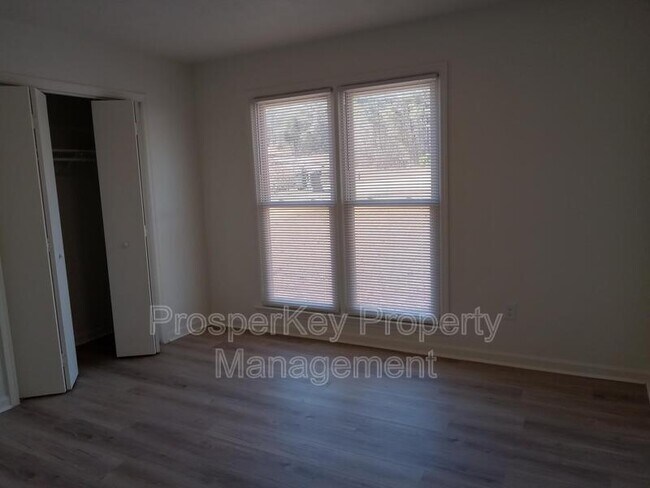 Building Photo - 1100 43rd Ct