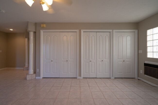 Building Photo - Spacious 6 Bedroom Home with a Balcony!