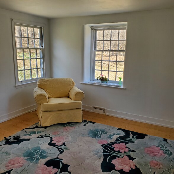 Building Photo - 1098 Creek Rd