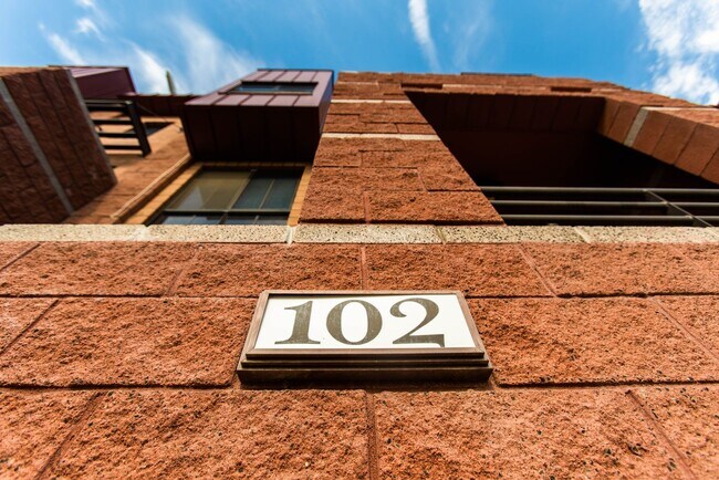 Building Photo - 305 S Wilson St